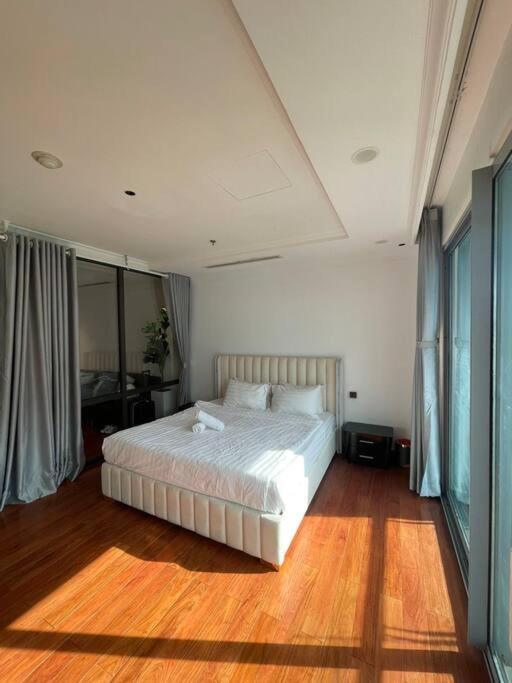 The Rixx Paradise@vincomcenter/bathtub/pool/netflx Apartment Ho Chi Minh City
